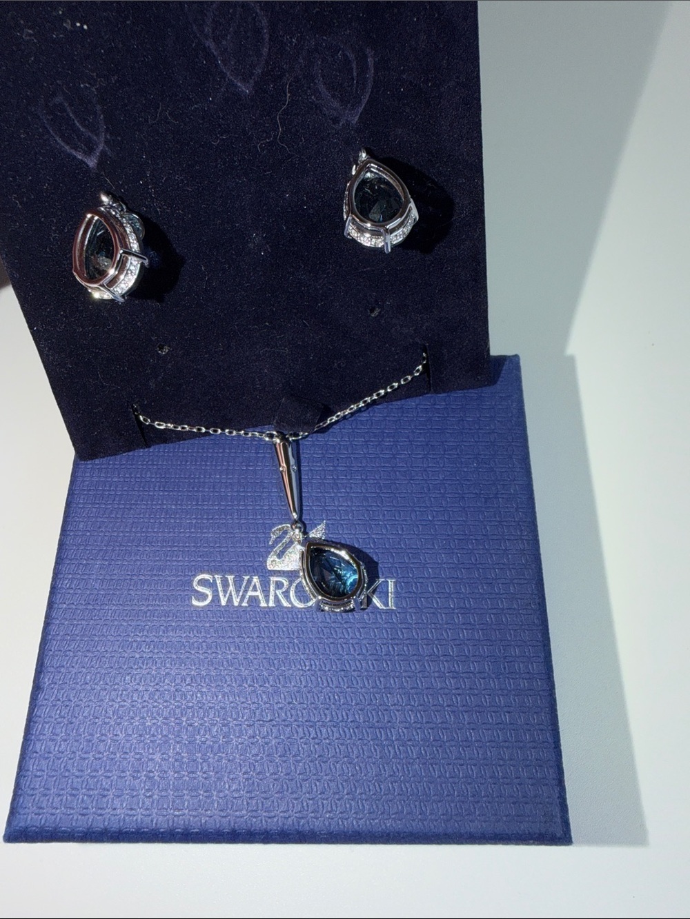 NEW SWAROVSKI VINTAGE SET DROP SHAPE DARK BLUE CRYSTAL NECKLACE AND EARRINGS - Picture 12 of 13